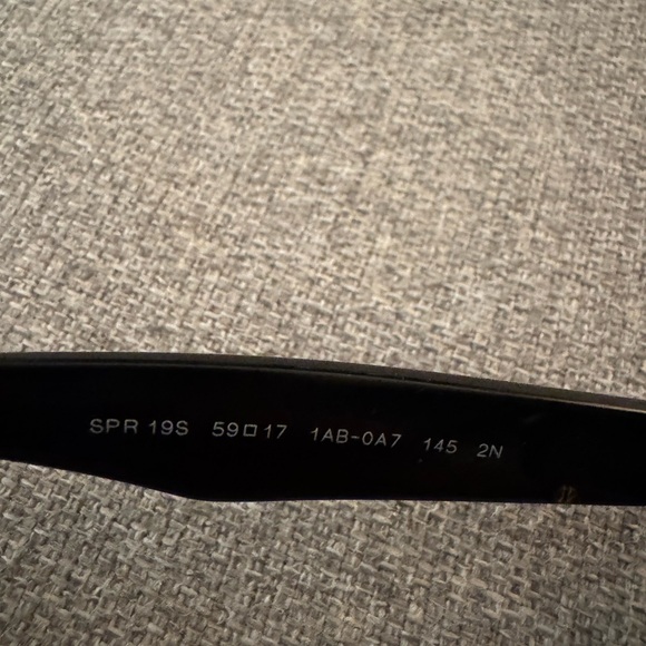 Prada sunglasses and case - Picture 5 of 8